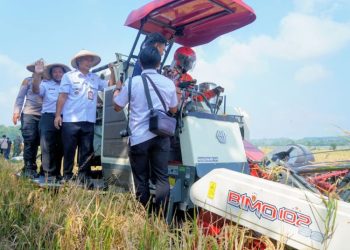 Dukung Ketahanan Pangan, Bupati Boyolali Salurkan Bantuan Pertanian