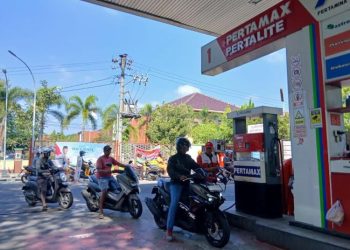Harga Pertamax Melonjak, Antrean Pertalite di Blora Makin Panjang