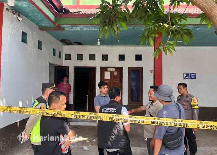 Pemuda Ditemukan Gantung Diri di Kamar Kos Pecangaan Jepara, Begini Kronologinya - Harianmuria Pihak kepolisian saat melakukan olah TKP di kos Desa Pecangaan Kulon, Kecamatan Pecangaan, Kabupaten Jepara, Kamis, 25 Juni 2026. (Tomi Budianto/Harianmuria.com)
