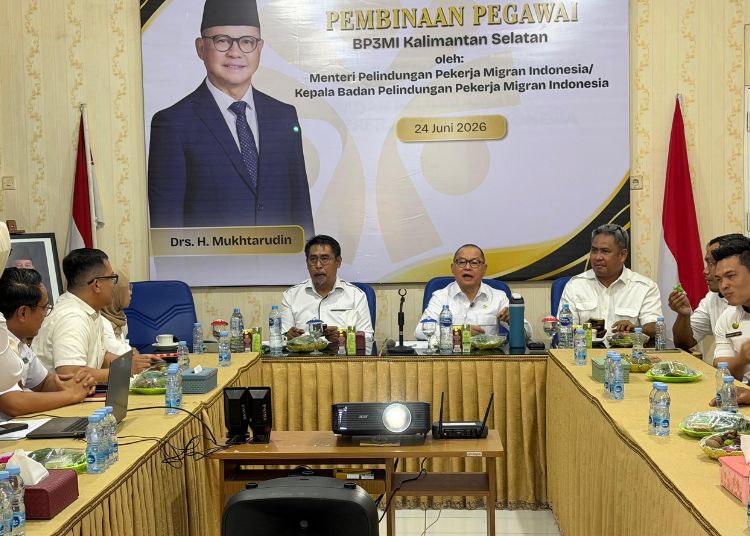 Menteri P2MI Minta Jajaran Akselerasi Kinerja dan Tetap Berintegritas - Harianmuria Menteri Pelindungan Pekerja Migran Indonesia (P2MI), Mukhtarudin, dalam kunjungan kerja di Balai Pelayanan Pelindungan Pekerja Migran Indonesia (BP3MI) Kalimantan Selatan pada Rabu, 24 Juni 2026. (dok for Harianmuria)