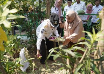 Bupati Tika Ziarah ke Makam Tumenggung Bahurekso di Tegal Jelang Hari Jadi ke-421 Kendal - Harianmuria Bupati Tika Ziarah ke Makam Tumenggung Bahurekso di Tegal Jelang Hari Jadi ke-421 Kendal