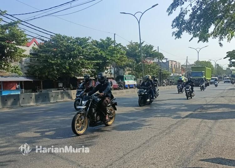 Rawan Kecelakaan, Jalan Pantura Sekitar Pasar Mangkang Semarang Akan Dipasang Pita Kejut - Harianmuria Kendaraan melintas di Jalan Pantura depan Pasar Mangkang, Kota Semarang, Selasa, 21 Juli 2026. (Syahril Muadz/Harianmuria.com)
