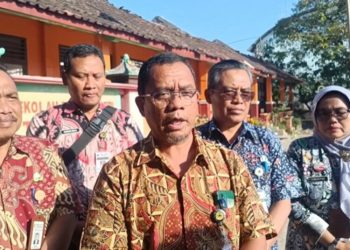 Pemprov Jateng Ajukan Revitalisasi SDN Tanggirejo Grobogan Usai Viral Siswa Makan MBG di Halaman - Harianmuria Pemprov Jateng Ajukan Revitalisasi SDN Tanggirejo Grobogan Usai Viral Siswa Makan MBG di Halaman