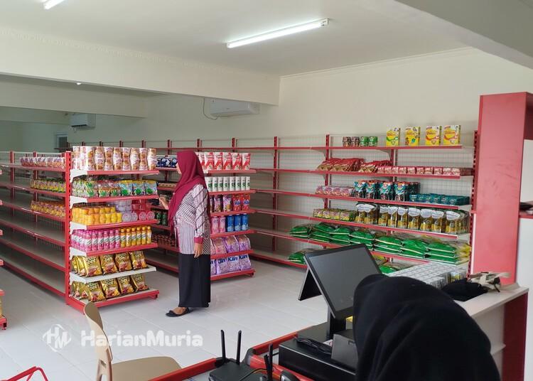 45 Koperasi Desa Merah Putih di Blora Beroperasi, Jual Sembako hingga LPG - Harianmuria Etalase di salah satu Koperasi Desa Merah Putih di Kabupaten Blora. (Eko Wicaksono/Harianmuria.com)