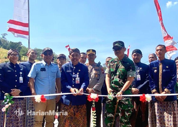 Mudahkan Mobilitas Masyarakat, DPRD Kudus Dukung Pembangunan Jembatan Garuda - Harianmuria Ketua Komisi D DPRD Kabupaten Kudus, Mardijanto (kedua kiri), bersama jajaran Forkopimda saat meresmikan Jembatan Garuda di Dukuh Kedungmojo, Desa Tanjungrejo, Kecamatan Jekulo, Kabupaten Kudus pada Kamis, 23 Juli 2026. (Nisa Hafizhotus Syarifa/Harianmuria.com)