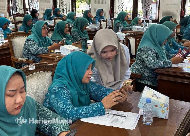 Perluas Pasar UMKM, Kader PKK Jepara Dilatih Digital Marketing - Harianmuria Kader TP PKK Jepara mengikuti pelatihan digital marketing di Gedung Shima, Selasa, 21 Juli 2026. (Tomi Budianto/Harianmuria.com)