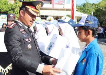 Bantuan 500 Pasang Sepatu Baru Disalurkan untuk Siswa SD-SMA di Pati - Harianmuria Bantuan 500 Pasang Sepatu Baru Disalurkan untuk Siswa SD-SMA di Pati
