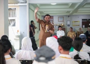 Sekolah Kemitraan Rangkul Siswa dari Keluarga Prasejahtera, Gubernur Jateng Titip Pesan Ini - Harianmuria Sekolah Kemitraan Rangkul Siswa dari Keluarga Prasejahtera, Gubernur Jateng Titip Pesan Ini