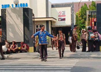 Hindari Pungli, Blora Hapus Pemakaian Seragam Batik untuk Siswa Baru