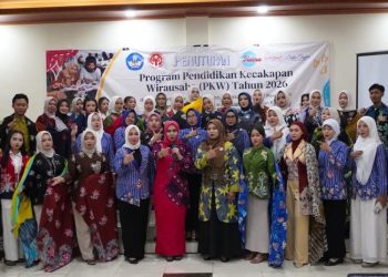 30 Peserta PKW Jepara Dinyatakan Lulus Usai Pelatihan Selama 250 Jam - Harianmuria 30 Peserta PKW Jepara Dinyatakan Lulus Usai Pelatihan Selama 250 Jam