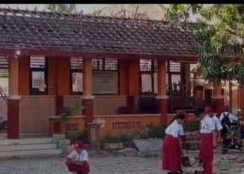 Rusak Parah, Atap Kelas SDN Tanggirejo Grobogan Mulai Dibongkar Usai Ditinjau Tim Pusat