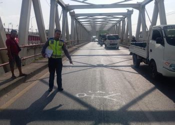 Pemotor Asal Kudus Luka Berat Usai Tertabrak Truk di Jembatan Tanggulangin Demak