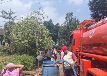 Ratusan KK di Keling Jepara Krisis Air Bersih Imbas Jaringan Pipa Rusak - Harianmuria Ratusan KK di Keling Jepara Krisis Air Bersih Imbas Jaringan Pipa Rusak