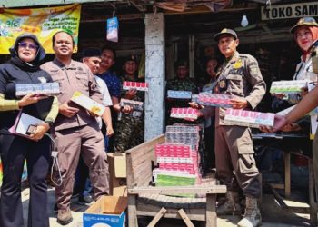 Razia Gabungan di Sulang Rembang, 25.200 Batang Rokok Ilegal Disita dari 1 Toko - Harianmuria Razia Gabungan di Sulang Rembang, 25.200 Batang Rokok Ilegal Disita dari 1 Toko