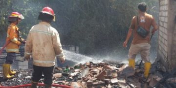 Bakar Sampah Berujung Petaka, Warung di Kaliori Rembang Hangus Terbakar