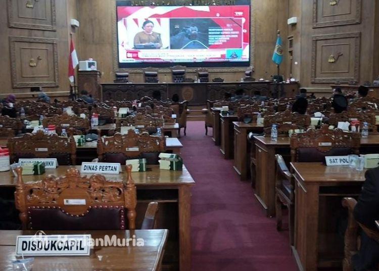 HUT ke-81 RI, Ketua DPRD Pati Ajak Masyarakat Perkuat Nasionalisme - Harianmuria Jajaran DPRD Kabupaten Pati mendengarkan pidato kenegaraan menyambut peringatan HUT ke-81 Republik Indonesia di gedung DPRD setenpat pada Jumat, 14 Agustus 2026. (dok for Harianmuria.com)