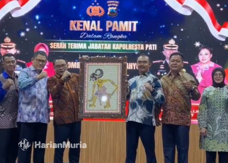Ali Badrudin Harap Kapolresta Pati Baru Perkuat Sinergi dengan Pemerintah dan Masyarakat - Harianmuria Ketua DPRD Kabupaten Pati, Ali Badrudin (kedua kanan), menghadiri acara kenal pamit Kapolresta Pati di Pendopo Kabupaten Pati, Kamis, 30 Juli 2026. (dok for Harianmuria.com)
