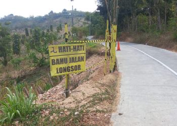 Longsor Lagi, Bahu Jalan Randublatung-Blora Akan Diperbaiki Permanen Lewat APBD Perubahan - Harianmuria Longsor Lagi, Bahu Jalan Randublatung-Blora Akan Diperbaiki Permanen Lewat APBD Perubahan