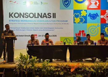 Direktur Jenderal Pemberdayaan KP2MI, Dr. Muh. Fachri, S.STP., M.Si dalam acara Konsolidasi Nasional “Strategi Membangun Keberlanjutan Program Penguatan Pelindungan Pekerja Migran Indonesia Berbasis Komunitas” di Gresik, Jawa Timur. (Dok. KP2MI)