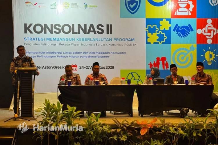 Dari Desa hingga Pulang, Negara Perkuat Perlindungan dan Pemberdayaan PMI - Harianmuria Direktur Jenderal Pemberdayaan KP2MI, Dr. Muh. Fachri, S.STP., M.Si dalam acara Konsolidasi Nasional “Strategi Membangun Keberlanjutan Program Penguatan Pelindungan Pekerja Migran Indonesia Berbasis Komunitas” di Gresik, Jawa Timur. (Dok. KP2MI)