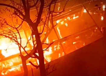 Kapal Freezer di Galangan Desa Sendangmulyo Rembang Terbakar, Diduga Akibat Puntung Rokok - Harianmuria Kapal Freezer di Galangan Desa Sendangmulyo Rembang Terbakar, Diduga Akibat Puntung Rokok
