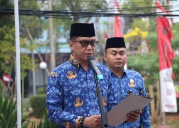 Plt Kepala Karantina Jateng Riswan memimpin upacara HUT ke-81 Kemerdekaan Republik Indonesia di halaman Kantor Balai Karantina Hewan, Ikan, dan Tumbuhan Jawa Tengah, Senin (17/8/2026). (Dok. Barantin)