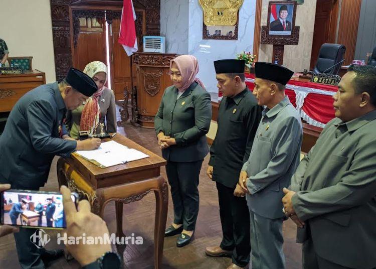 Pemkab Grobogan Anggarkan TPP ASN pada APBD 2027 - Harianmuria Bupati Grobogan Setyo Hadi menandatangani Nota Kesepakatan Kebijakan Umum APBD (KUA) dan Prioritas Plafon Anggaran Sementara (PPAS) APBD Tahun Anggaran 2027 dalam Rapat Paripurna di gedung dewan setempat pada Kamis, 6 Agustus 2026. (dook for Harianmuria.com)