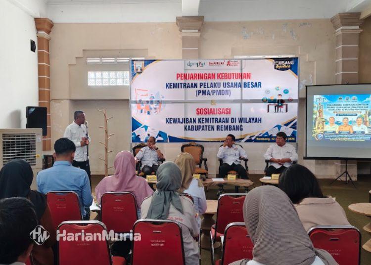 Pemkab Rembang Dorong Perusahaan Besar Gandeng UMKM, Perkuat Rantai Pasok Lokal - Harianmuria Pemkab Rembang bersama KADIN menggelar penjaringan kebutuhan kemitraan dan sosialisasi kewajiban kemitraan bagi pelaku usaha besar PMA/PMDN dengan UMKM di Kantor KADIN Rembang pada Rabu, 12 Agustus 2026. (Vicky Rio/Harianmuria.com)