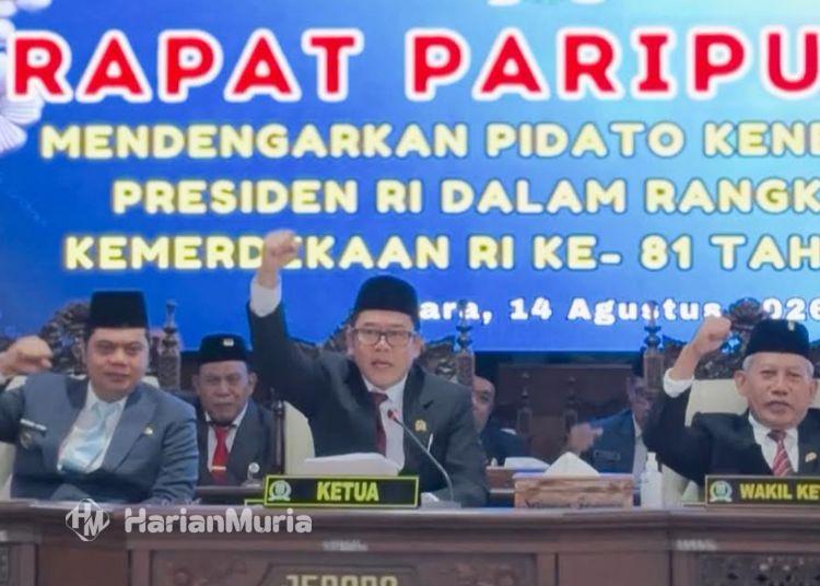 Peringatan Kemerdekaan RI, DPRD Jepara Dorong Perlindungan Hak-Hak Rakyat - Harianmuria Ketua DPRD Jepara Agus Sutisna (tengah) memimpin Rapat Paripurna Istimewa DPRD Kabupaten Jepara dalam rangka mendengarkan Pidato Kenegaraan Presiden Republik Indonesia, Jumat, 14 Agustus 2026. (Tomi Budianto/Harianmuria.com)