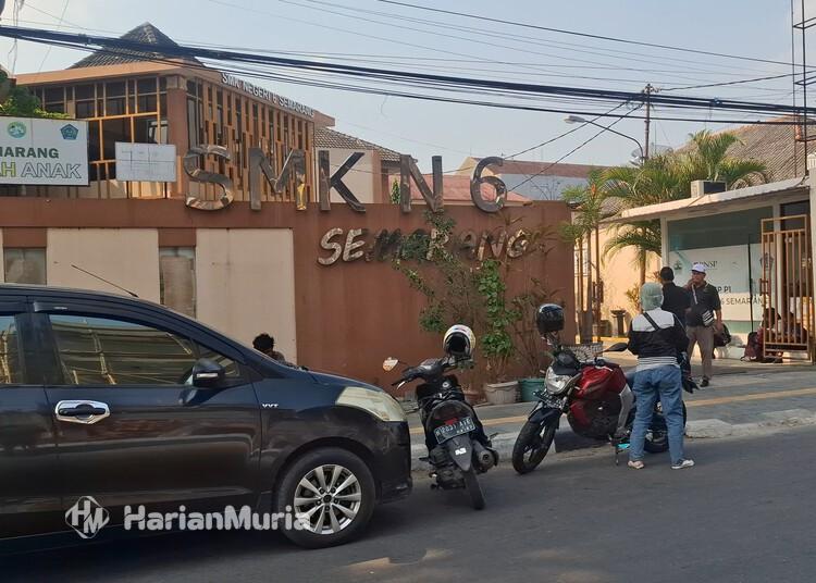 Kasus Keracunan Massal, Dinkes Temukan SPPG Penyalur MBG di SMKN 6 Semarang Tak Penuhi 16 SOP - Harianmuria Suasana SMKN 6 Kota Semarang usai adanya keracunan massal yang diduga disebabkan menu MBG, Jumat, 31 Juli 2026. (Syahril Muadz/Harianmuria.com)