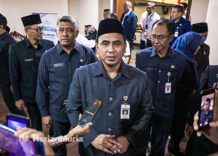 TKD Dipangkas, Taj Yasin Pastikan Gaji ASN Pemprov Jateng Masih Aman - Harianmuria Wakil Gubernur Jawa Tengah, Taj Yasin Maimoen, memberikan keterangan kepada awak media usai menghadiri Rapat Paripurna DPRD Jawa Tengah di Gedung Berlian Semarang, Rabu, 5 Agustus 2026. (dok for Harianmuria.com)