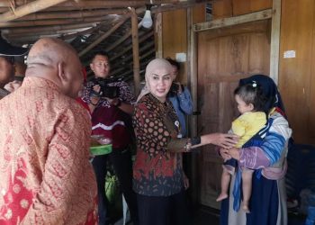 Bupati Kendal Bagikan PMT untuk Balita Stunting Langsung ke Rumah-Rumah Warga