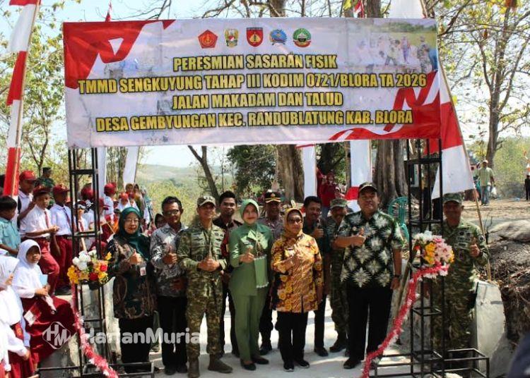 Proyek Jalan, Talud, dan RTLH di Gembyungan Blora Tuntas dalam Program TMMD - Harianmuria Suasana penutupan TMMD Sengkuyung Tahap III Tahun Anggaran 2026 di Desa Gembyungan, Kecamatan Randublatung, Kabupaten Blora, Kamis (13/8/2026). (Eko Wicaksono/Harianmuria.com)