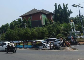 Empat Kali Ditabrak Truk, Portal Pembatas Jrakah Kota Semarang Kembali Roboh - Harianmuria Empat Kali Ditabrak Truk, Portal Pembatas Jrakah Kota Semarang Kembali Roboh