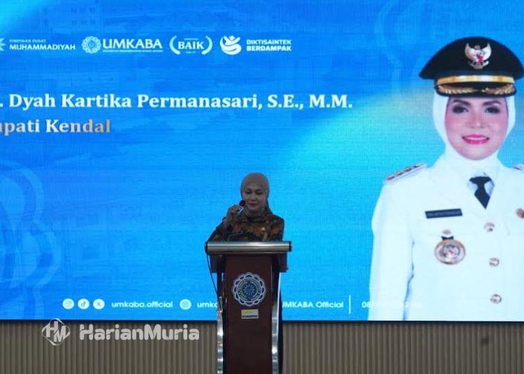Bupati Kendal Harap UMKABA Dibawah Prof. Anton Agus Semakin Maju - Harianmuria Bupati Dyah Kartika Permanasari saat memberikan sambutan dalam agenda pelantikan rektor UMKABA di Aula Ahmad Dahlan Lantai 3, Selasa, 11 Agustus 2026. (Anik Kustiani/Harianmuria.com)