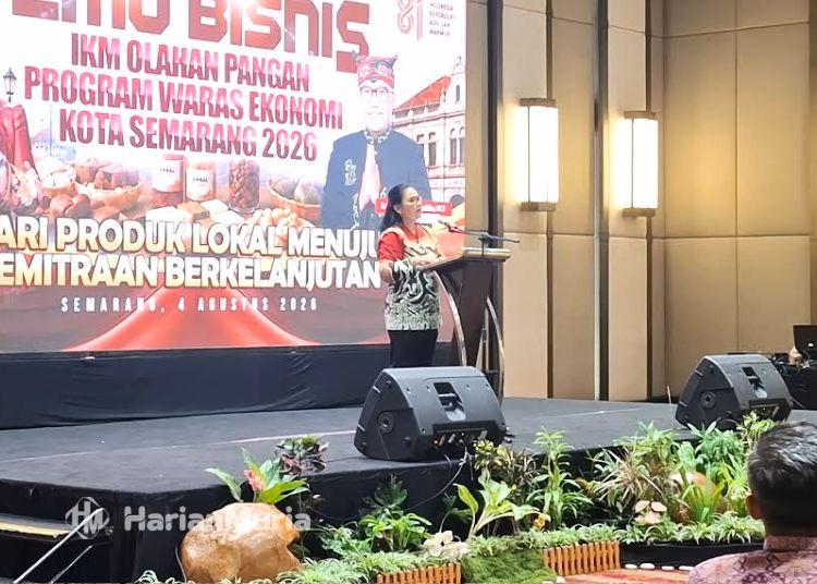Perkuat Sektor UMKM, Pemkot Semarang Fasilitasi Temu Bisnis untuk Pelaku Usaha - Harianmuria Wali Kota Semarang Agustina Wilujeng saat memberikan sambutan di acara Temu Bisnis pada salah satu hotel, Selasa (4/8). (Syahril Muadz/Harianmuria.com)