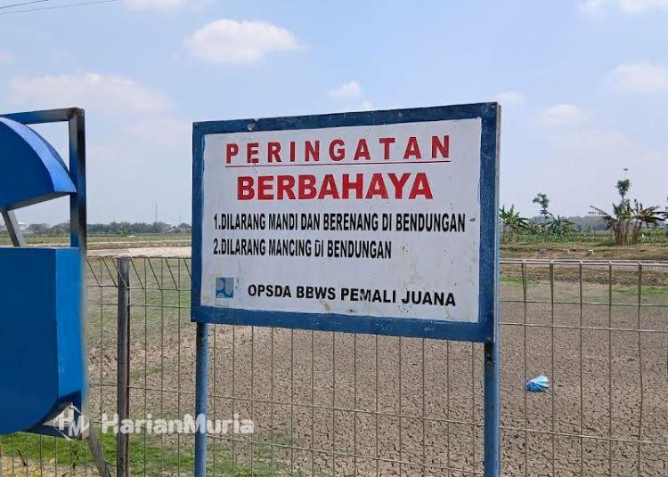 Debit Air Menyusut, 38 Embung di Blora Mulai Mengering Akibat Kemarau - Harianmuria KERING: Kondisi Embung Rondokuning yang telah kering. (Eko Wicaksono/Harianmuria.com)