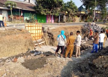 Talud di Sejumlah Ruas Jalan Provinsi Wilayah Blora Mulai Dibangun, Anggarannya Rp397 Juta - Harianmuria Talud di Sejumlah Ruas Jalan Provinsi Wilayah Blora Mulai Dibangun, Anggarannya Rp397 Juta