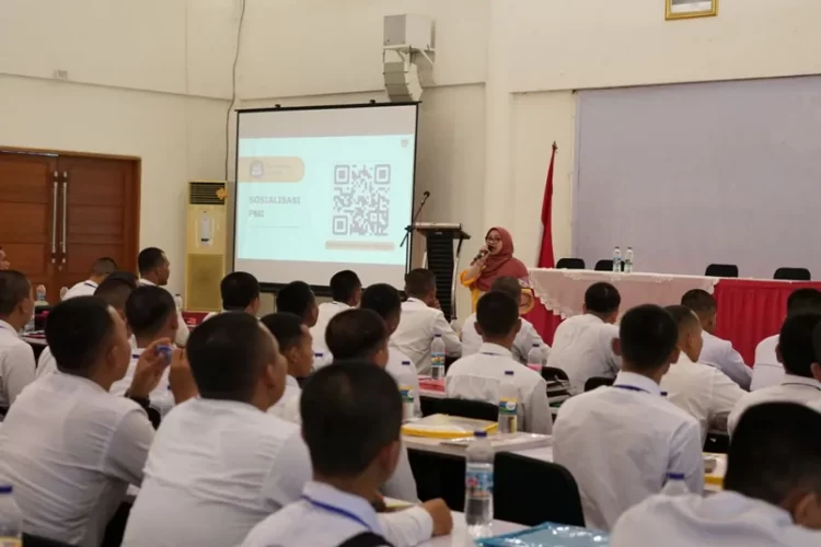 Edukasi pra pendaftaran pekerja migran menjadi bentuk pelindungan negara sebelum bekerja, dengan memperkuat literasi, informasi, prosedur, dan posisi tawar PMI.