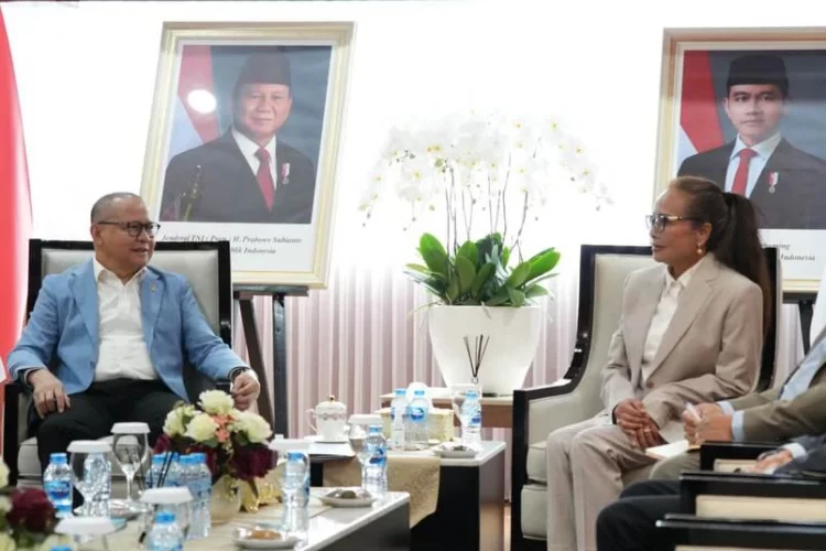 KP2MI Percepat MoU dengan Portugal, Peluang PMI Terampil Bekerja di Eropa Makin Terbuka - Harianmuria Menteri Pelindungan Pekerja Migran Indonesia (P2MI) Mukhtarudin saat menerima kunjungan Duta Besar Indonesia untuk Portugal Susi Marleny Bachsin di Kantor KP2MI Jakarta, Selasa (4/8/2026). (Dok. KP2MI)
