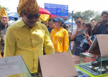 Kepala Barantin Abdul Kadir Karding meninjau stan klinik ekspor dalam rangkaian kegiatan HUT ke-48 Kota Palu, di Palu, Sulawesi Tengah, Minggu (27/9/2026).
