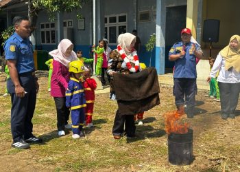 Gandeng Damkar, Bunda PAUD Jepara Edukasi Anak-Anak soal Bahaya Kebakaran