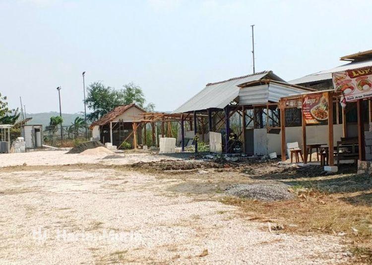 DPRD Blora Dorong Pemkab Libatkan Masyarakat untuk Ekonomi Kerakyatan - Harianmuria POTRET: Lahan eks Pasar Hewan Jiken Jalan Nasional Blora-Cepu, Kabupaten Blora yang kini dimanfaatkan masyarakat dengan konsep rest area. (Eko Wicaksono/Harianmuria.com)