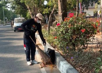 Kontrak 21 Tenaga Kebersihan Habis, ASN DLH Rembang Turun Nyapu Jalan - Harianmuria Kontrak 21 Tenaga Kebersihan Habis, ASN DLH Rembang Turun Nyapu Jalan
