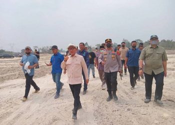 Menteri Desa dan Pembangunan Daerah Tertinggal (Mendes PDT) saat melakukan sidak ke galian C di Kragilan, Kabupaten Serang, Sabtu (12/9/2026). (Dok. Diskominfosatik Kabupaten Serang/Harianmuria.com)