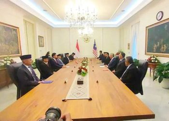 Menteri P2MI Mukhtarudin mendampingi Wakil Presiden Gibran Rakabuming menerima kunjungan Wakil Perdana Menteri Malaysia merangkap Menteri Kemajuan Desa dan Wilayah Malaysia Dato' Seri Dr. Ahmad Zahid bin Hamidi, di Istana Wakil Presiden, Jakarta Pusat. (Dok. KP2MI)