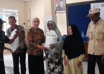 Salurkan Bantuan Beras CPP ke Karangtengah, Bupati Kendal Minta Tak Dijual