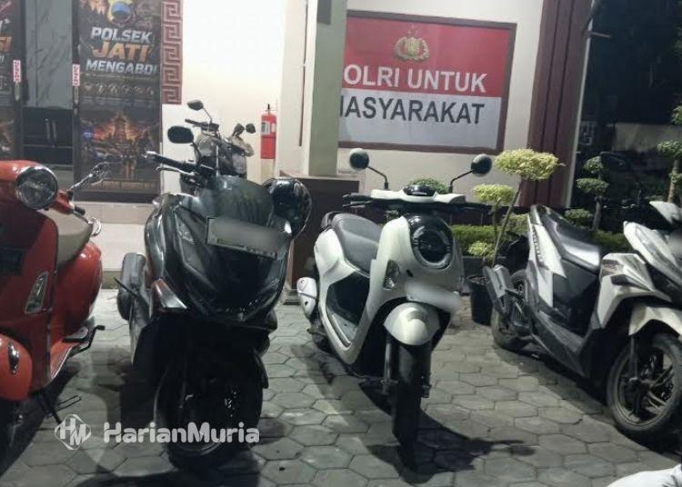Diduga Hendak Balap Liar, 6 Remaja dan 4 Sepeda Motor di Kudus Diamankan Polisi - Harianmuria Sepeda motor yang diduga hendak melakukan balap liar di Jalan Lingkar Selatan Desa Loram Kulon, Kecamatan Jati, Kabupaten Kudus, Senin (28/9/2026). (Nisa Hafizhotus/Harianmuria.com)
