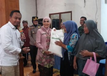 Salurkan Bantuan Beras CPP ke Weleri, Bupati Kendal Harap Ringankan Beban Warga
