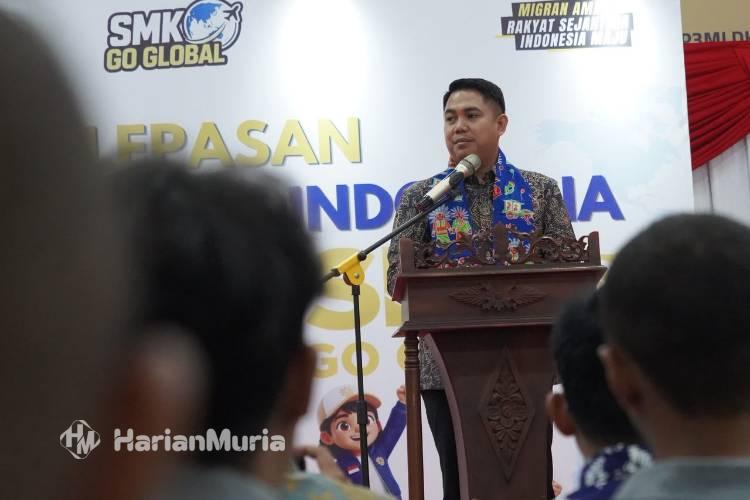 Wamen P2MI Lepas CPMI ke Arab Saudi, Minta Pekerja Serap Ilmu dan Teknologi Selama Bekerja - Harianmuria Wamen P2MI Lepas CPMI ke Arab Saudi, Minta Pekerja Serap Ilmu dan Teknologi Selama Bekerja | Harianmuria